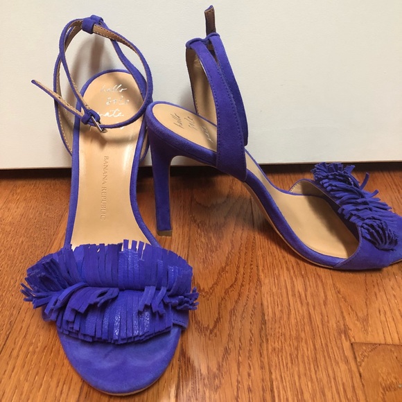 BANANA REPUBLIC FRINGE HEELS - Picture 2 of 5